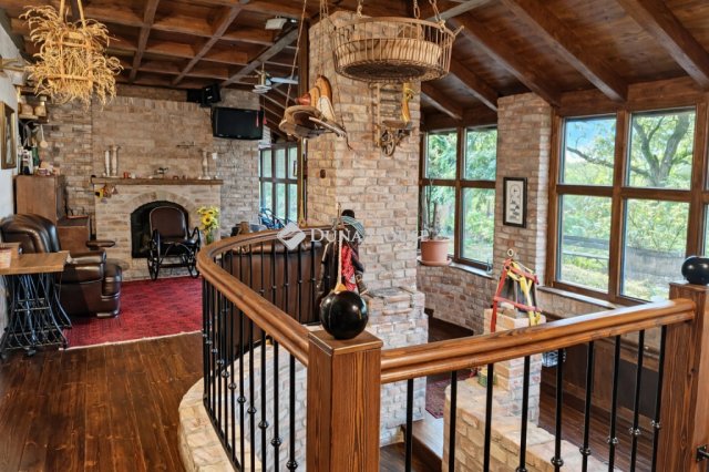 Eladó családi ház, Monostorpályin 799.99 M Ft, 11 szobás