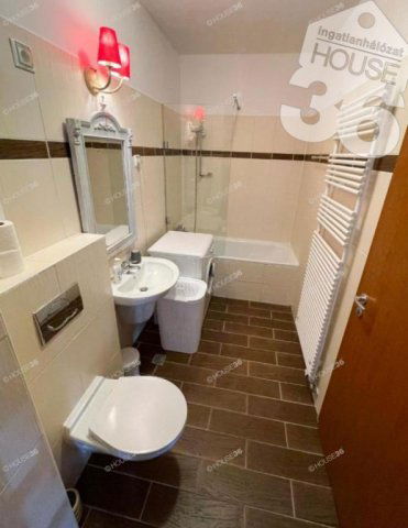 Eladó téglalakás, Budapesten, VI. kerületben 99.9 M Ft, 2 szobás