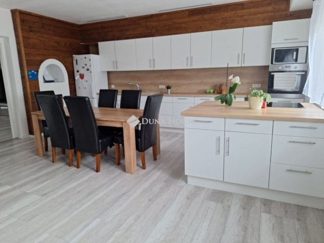 Eladó családi ház, Zalaegerszegen 89.9 M Ft, 5 szobás