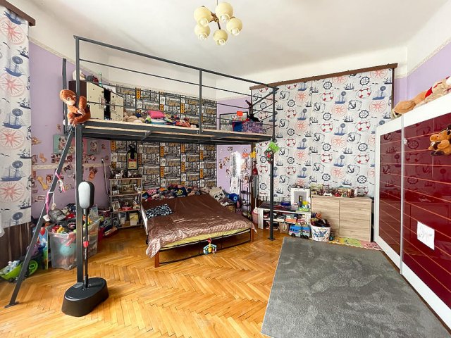 Eladó téglalakás, Budapesten, VIII. kerületben, Csepreghy utcában