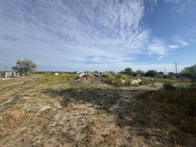 Eladó telek, Szigetszentmiklóson 7.9 M Ft / költözzbe.hu