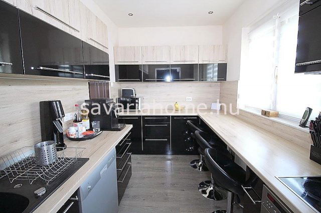 Eladó téglalakás, Szombathelyen 76.99 M Ft, 5 szobás