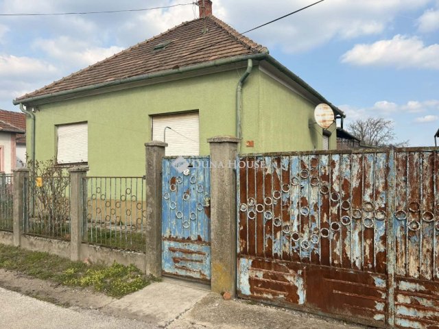 Eladó családi ház, Szárföldön 34.9 M Ft, 2 szobás