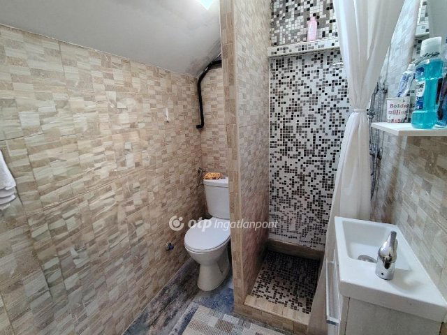 Eladó családi ház, Vecsésen 150 M Ft, 5+3 szobás