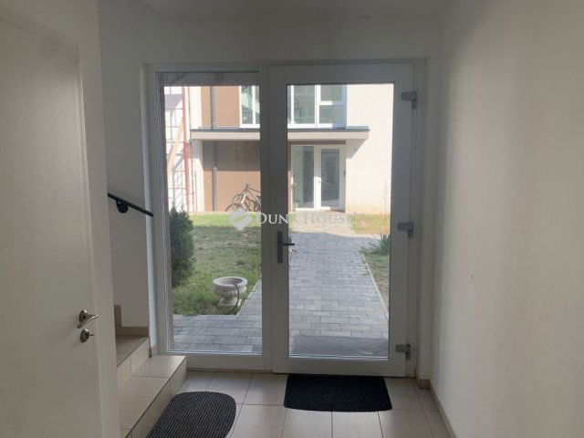 Eladó téglalakás, Vácon, Márna utcában 99.5 M Ft, 2+2 szobás