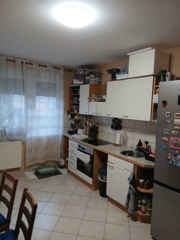 Eladó panellakás, Tatabányán 43.99 M Ft, 2+1 szobás