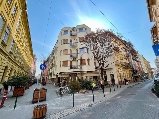 Eladó téglalakás, Budapesten, VI. kerületben, Dessewffy utcában