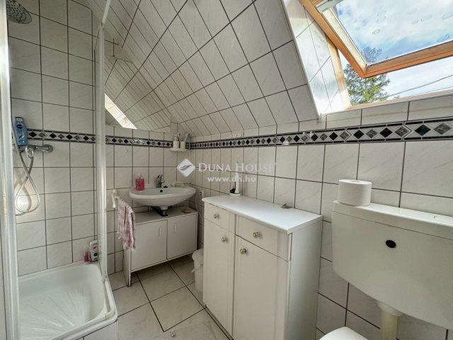 Eladó családi ház, Zánkán 120 M Ft, 6 szobás