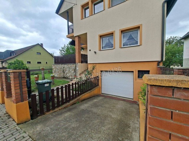 Eladó családi ház, Szendehelyen 149.9 M Ft, 3+2 szobás