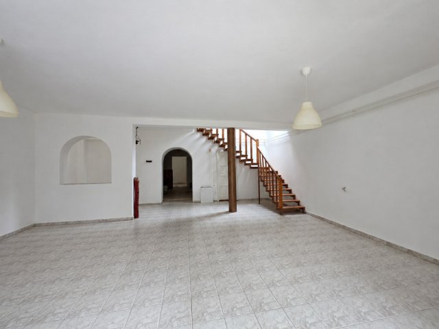 Eladó családi ház, Baracskán 65 M Ft, 4 szobás