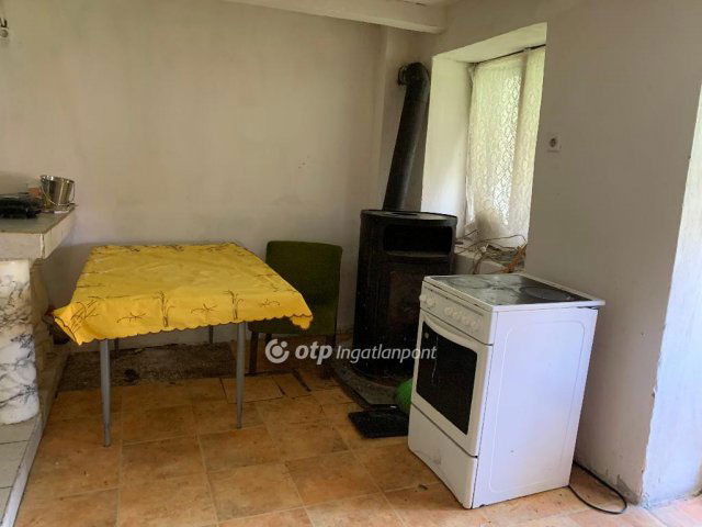 Eladó családi ház, Solton 7.5 M Ft, 1 szobás