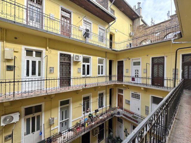 Eladó téglalakás, Budapesten, VII. kerületben 7 M Ft, 1 szobás