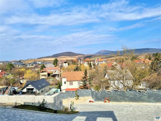 Eladó téglalakás, Ürömön 250 M Ft, 5 szobás