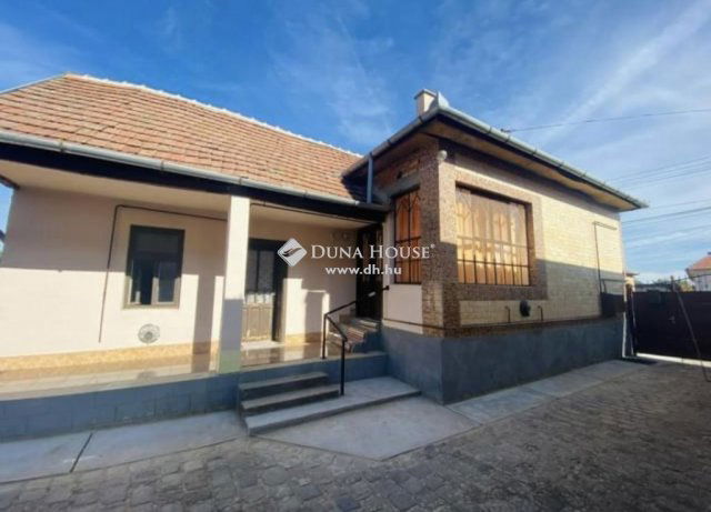 Eladó családi ház, Bagon 32 M Ft, 2 szobás