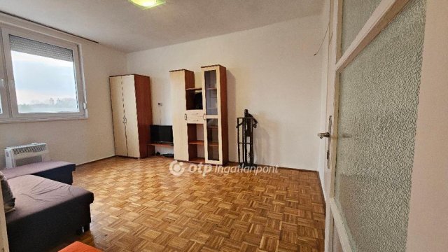 Eladó téglalakás, Egerben 39 M Ft, 2 szobás