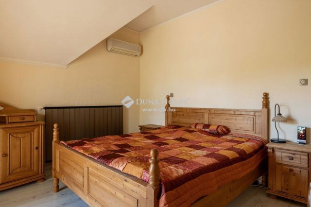 Eladó családi ház, Debrecenben 365 M Ft, 5 szobás