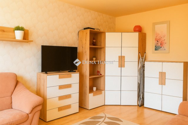 Eladó panellakás, Debrecenben 69 M Ft, 4 szobás