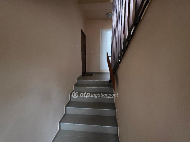 Eladó téglalakás, Hajdúszoboszlón 61.9 M Ft, 3 szobás