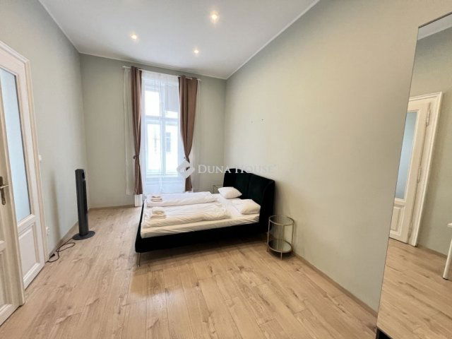 Eladó téglalakás, Budapesten, VI. kerületben 120 M Ft, 3 szobás