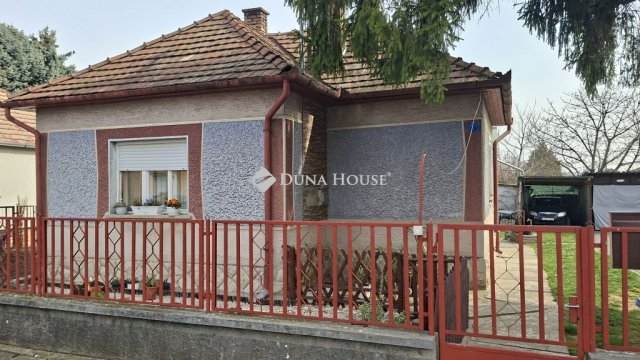 Eladó családi ház, Dombóváron, Kisfaludy Károly utcában