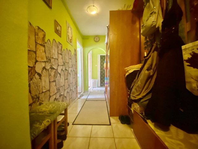 Eladó téglalakás, Gyulán 24 M Ft, 2+1 szobás