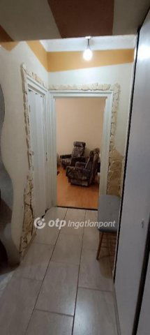 Kiadó téglalakás, albérlet, Ajkán 95 E Ft / hó, 1 szobás