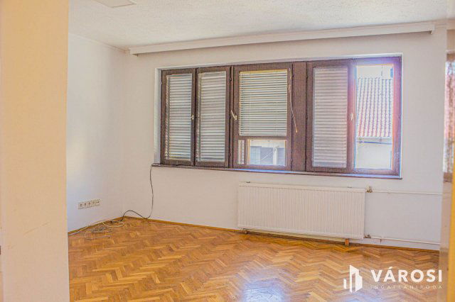 Eladó téglalakás, Szegeden 65 M Ft, 2 szobás