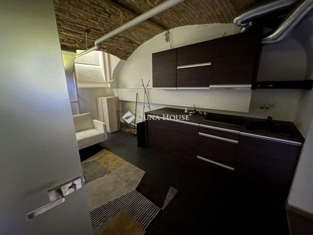 Eladó üzlethelyiség, Budapesten, IX. kerületben 109.9 M Ft