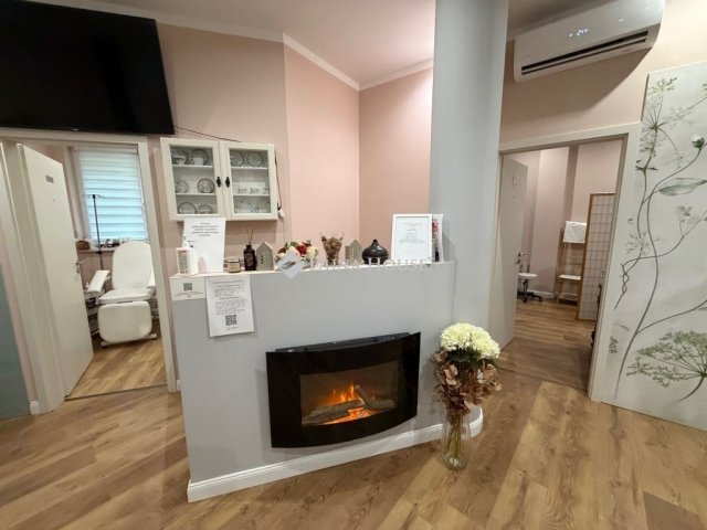 Eladó üzlethelyiség, Kecskeméten 85.9 M Ft