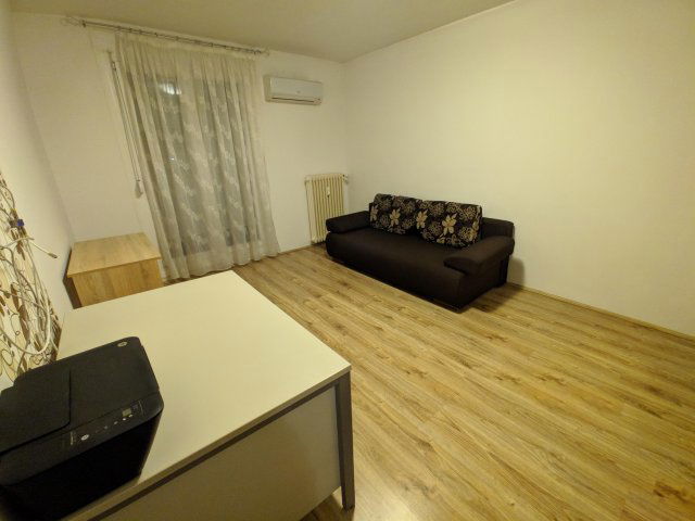 Kiadó panellakás, albérlet, Pécsett 150 E Ft / hó, 2 szobás