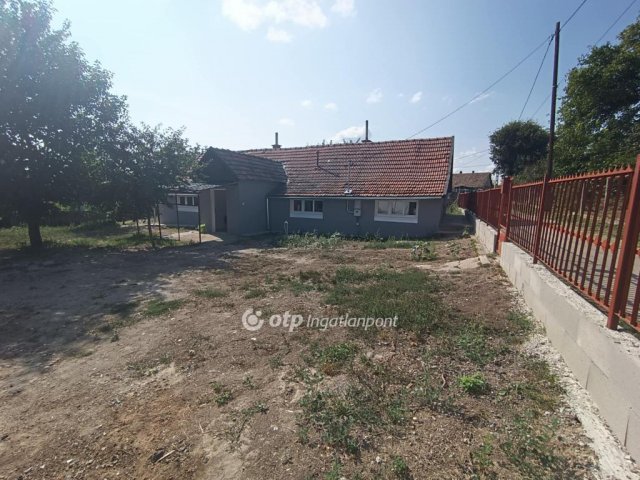 Eladó családi ház, Pándon 28.9 M Ft, 3+1 szobás