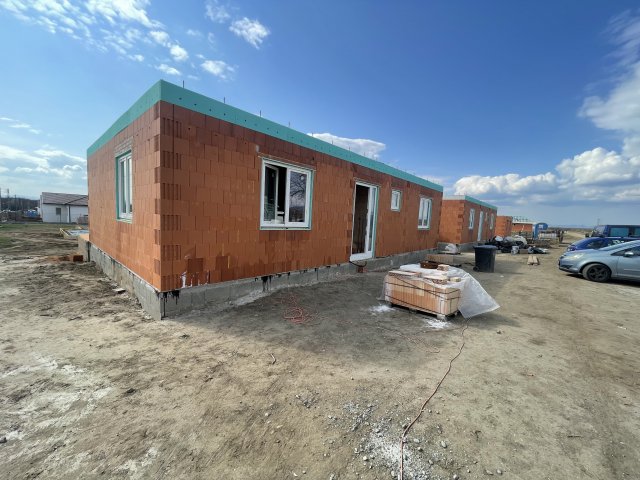 Eladó ikerház, Csörögön 93.5 M Ft, 4 szobás