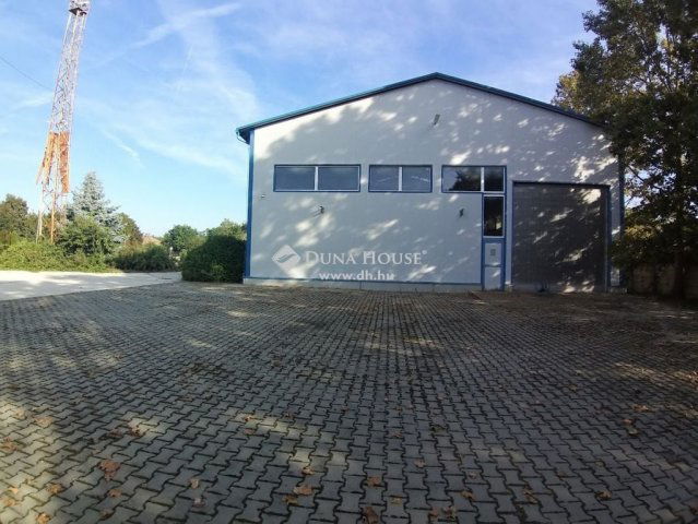 Eladó ipari ingatlan, Szigetújfalun 250 M Ft