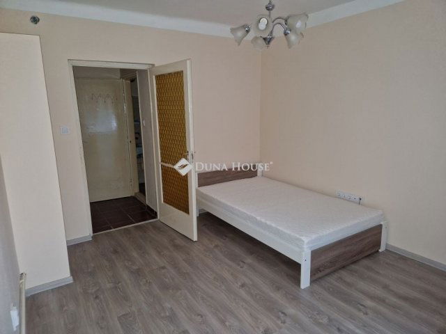 Eladó családi ház, Monoron 84 M Ft, 6 szobás