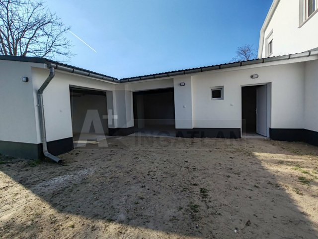 Eladó családi ház, Szatymazon 74.9 M Ft, 4 szobás