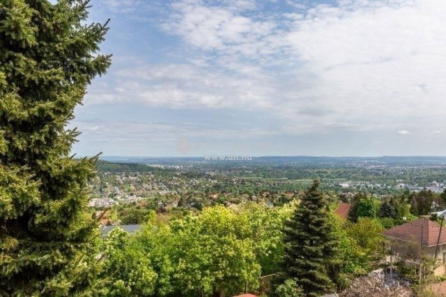 Eladó családi ház, Budapesten, III. kerületben 415 M Ft