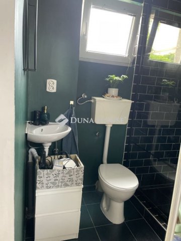 Eladó családi ház, Bicskén 21.5 M Ft, 2 szobás