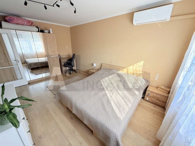 Eladó panellakás, Szegeden 51.9 M Ft, 2 szobás