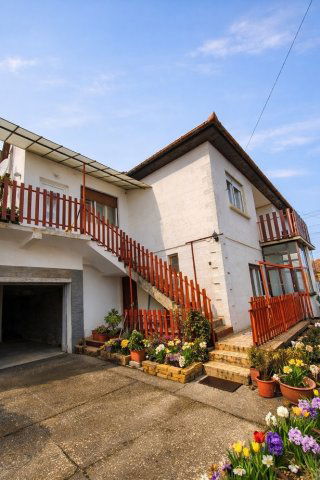 Eladó családi ház, Cegléden 78.5 M Ft, 4+1 szobás