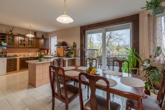 Eladó családi ház, Felsőörsön 159.5 M Ft, 5 szobás