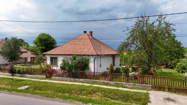 Eladó családi ház, Tereskén 29.99 M Ft, 2 szobás