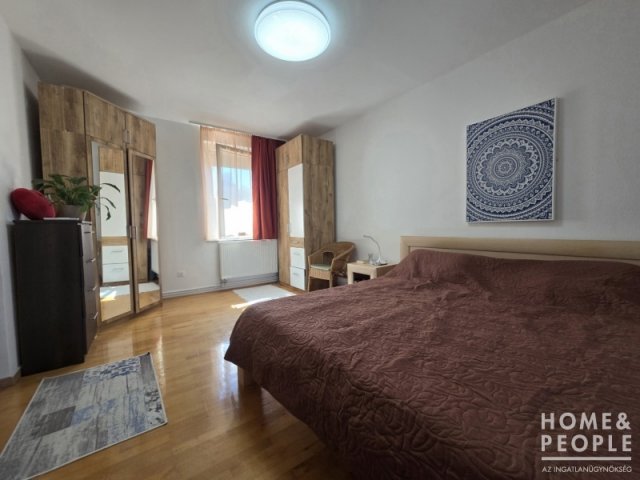 Eladó családi ház, Szegeden 95 M Ft, 4+1 szobás