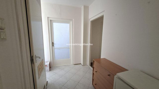 Kiadó panellakás, albérlet, Pécsett, Rókusalja utcában