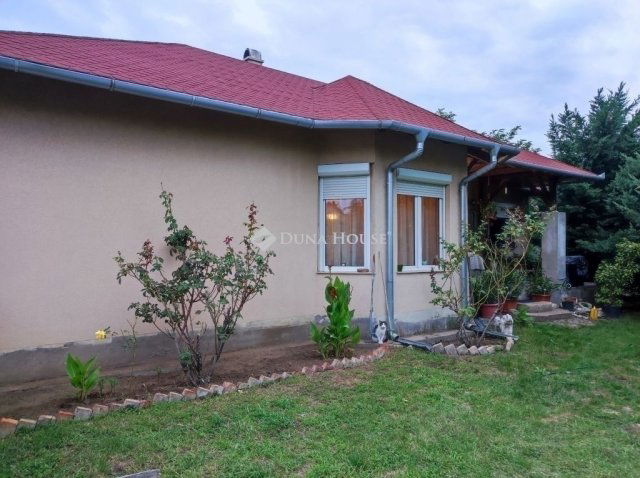 Eladó családi ház, Ócsán 67 M Ft, 4 szobás