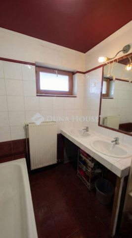 Eladó családi ház, Felsőpakonyban 84.9 M Ft, 9 szobás