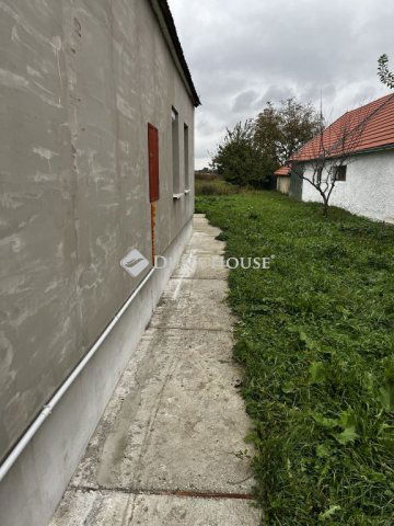 Eladó családi ház, Beziben 38.9 M Ft, 4 szobás