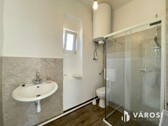 Eladó családi ház, Enyingen 27 M Ft, 2 szobás