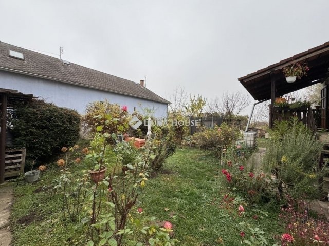 Eladó családi ház, Nagytarcsán 124.9 M Ft, 4 szobás