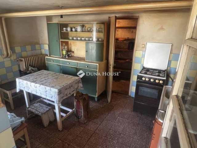 Eladó családi ház, Cecén 32.5 M Ft, 3 szobás