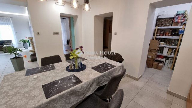 Eladó családi ház, Biatorbágyon 199.99 M Ft, 5 szobás